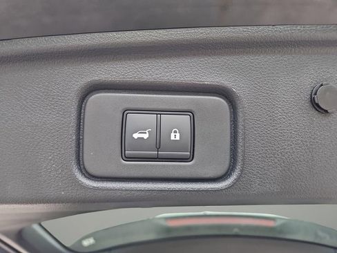 New 2025 Nissan Pathfinder SV image 13