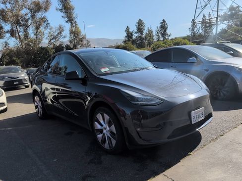 Used 2024 Tesla Model Y Long Range AWD/4WD image 3