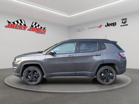 Used 2019 Jeep Compass Latitude AWD/4WD image 2