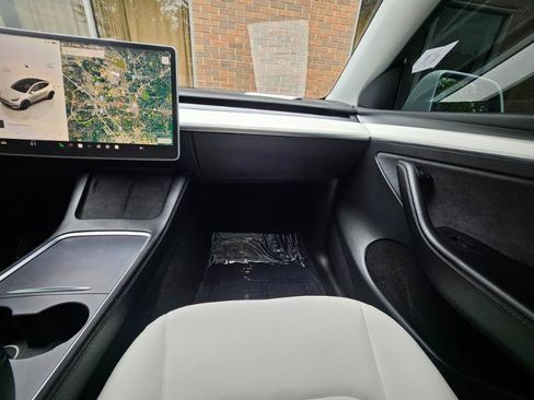 Used 2022 Tesla Model Y Long Range AWD/4WD image 55