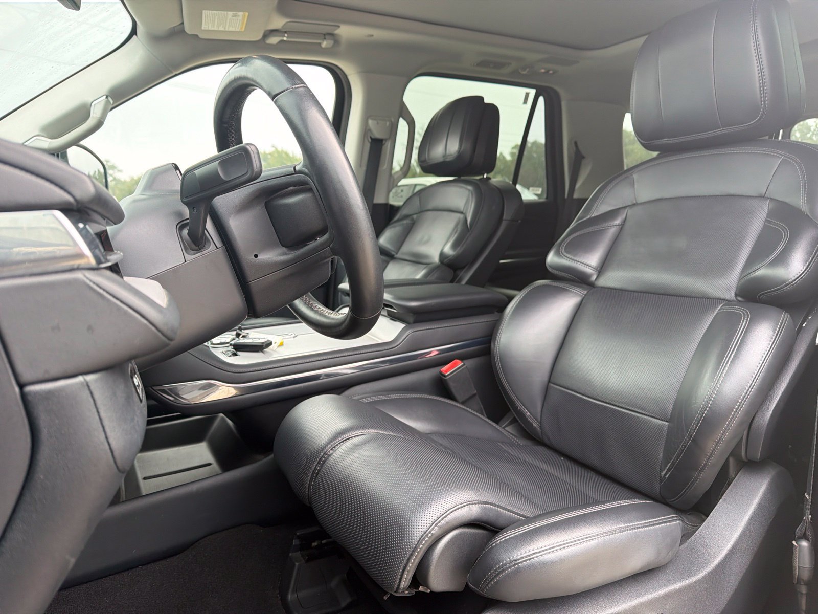 Used 2025 Lincoln Navigator Reserve AWD/4WD image 8