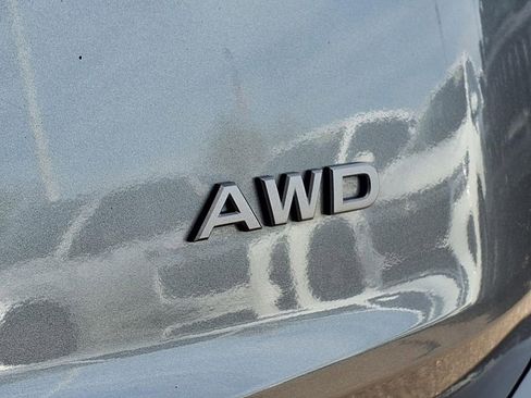 Used 2024 Nissan Rogue S AWD/4WD image 10