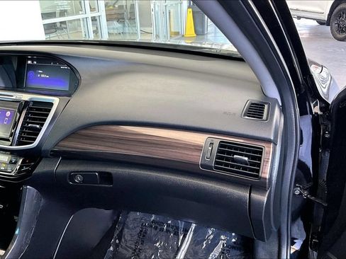 Used 2017 Honda Accord EX image 26