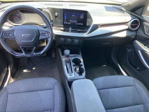 Used 2024 Chevrolet Trax RS w/ Sunroof Package FWD image 15