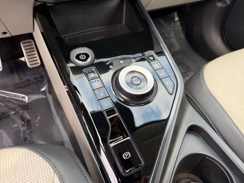Used 2024 Kia Niro Wave w/ Wave Preserve Package FWD image 30