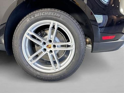 Certified 2026 Porsche Macan AWD/4WD image 25
