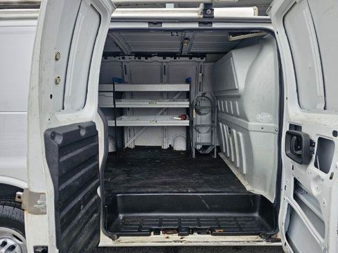 Used 2018 Chevrolet Express 2500 w/ Driver Convenience Package RWD image 22