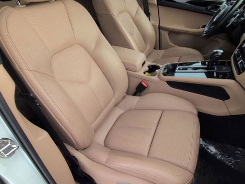 Used 2023 Porsche Macan Turbo image 23