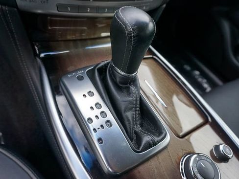 Used 2016 INFINITI Q70 L 3.7 w/ Deluxe Touring Package RWD image 20