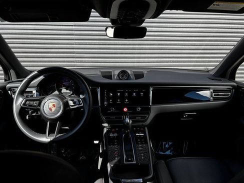 Certified 2025 Porsche Macan image 13