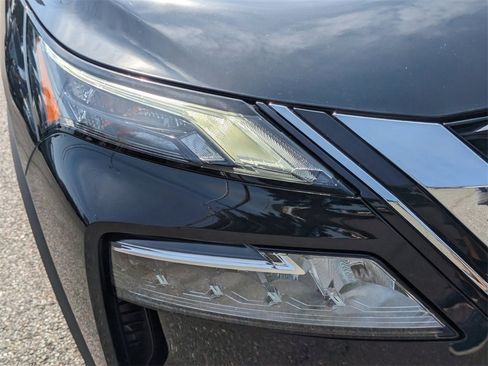 Used 2023 Nissan Rogue SV image 10