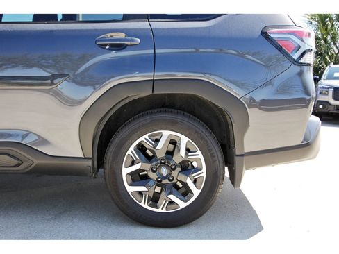 Certified 2025 Subaru Forester Premium AWD/4WD image 31