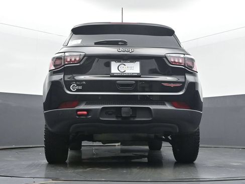 Used 2025 Jeep Compass Trailhawk w/ Sun & Sound Group AWD/4WD image 57
