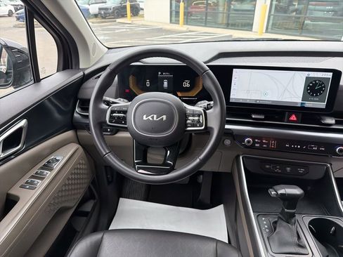 Used 2025 Kia Carnival FWD image 24