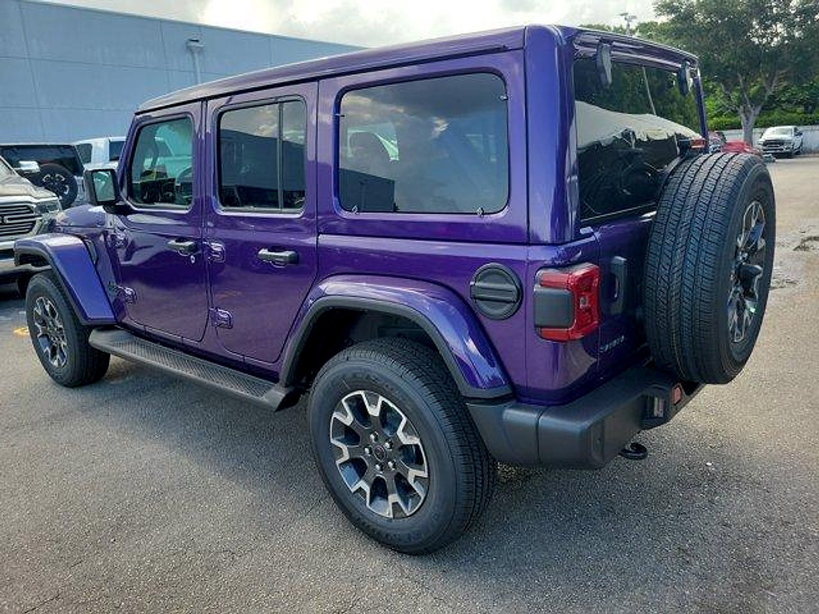 New 2026 Jeep Wrangler Unlimited Sahara AWD/4WD image 4