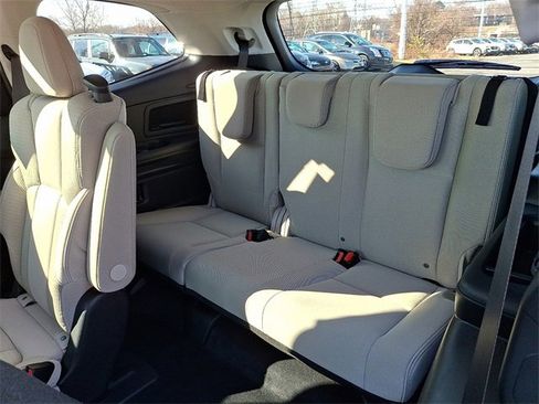 Used 2025 Subaru Ascent Premium image 11