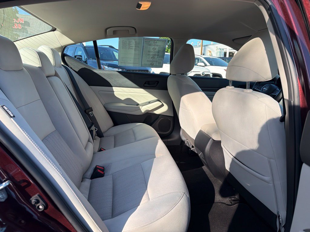 Used 2025 Nissan Altima 2.5 SV FWD image 15