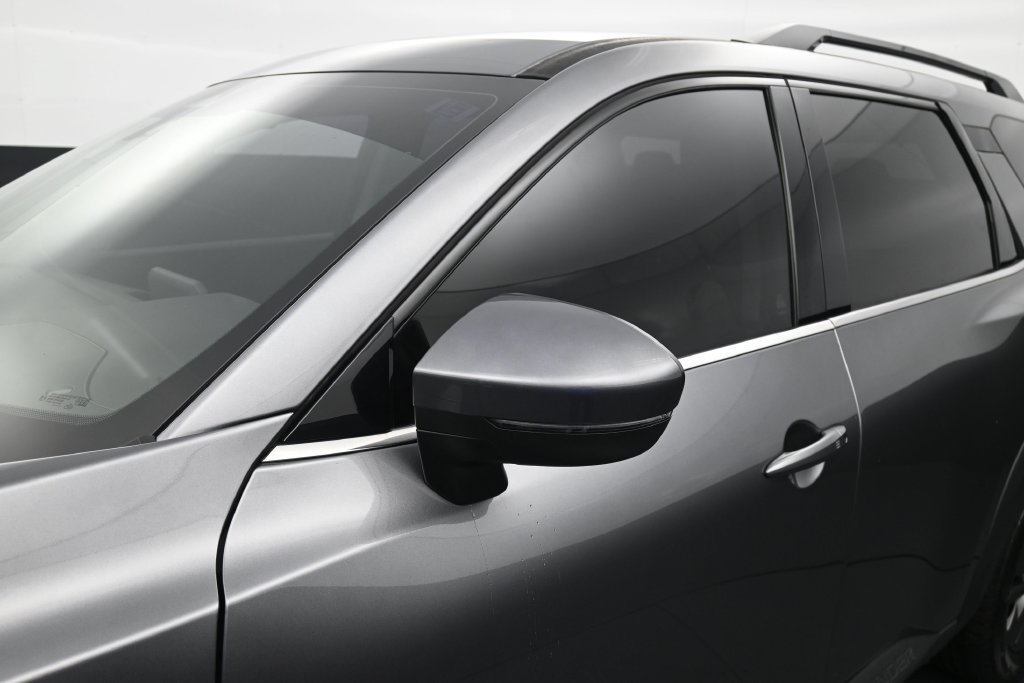 Used 2024 Nissan Pathfinder SV FWD image 13
