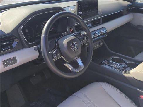 Used 2025 Honda Pilot EX-L image 10