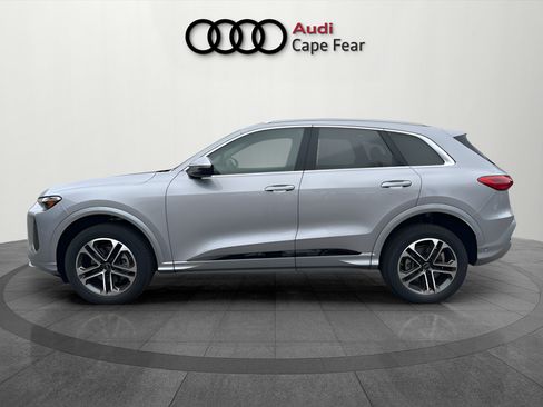 Used 2025 Audi Q5 Premium AWD/4WD image 2
