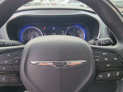 Used 2019 Chrysler Pacifica Limited image 32