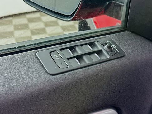 Used 2018 Land Rover Discovery Sport HSE image 24