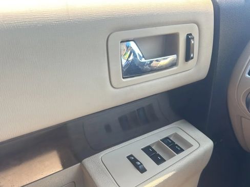 Used 2018 Ford Flex Limited FWD image 16