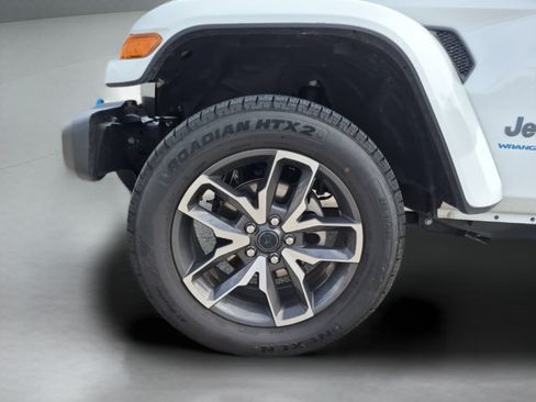 Used 2024 Jeep Wrangler Unlimited AWD/4WD image 28