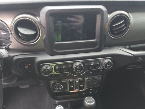 Used 2023 Jeep Wrangler Unlimited w/ Cold Weather Group image 6