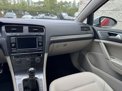 Used 2019 Volkswagen Golf Alltrack S AWD/4WD image 28