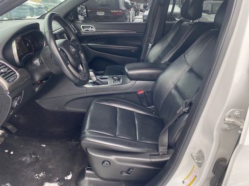 Used 2018 Jeep Grand Cherokee Limited image 9