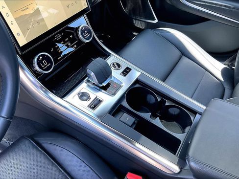 Used 2023 Jaguar XF SE RWD image 17