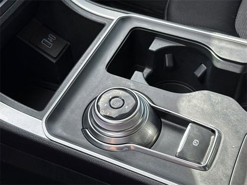 Used 2024 Ford Edge SE w/ Black Appearance Package image 25