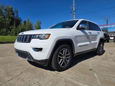 Used 2017 Jeep Grand Cherokee Limited AWD/4WD image 7
