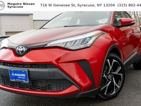 Used 2022 Toyota C-HR XLE FWD image 1