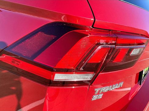 Used 2019 Volkswagen Tiguan SE w/ Panoramic Sunroof Package image 23