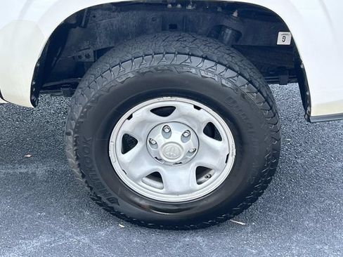 Used 2020 Toyota Tacoma SR AWD/4WD image 13