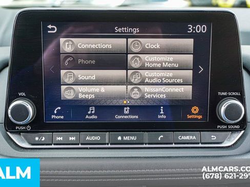 Used 2025 Nissan Rogue SV image 34