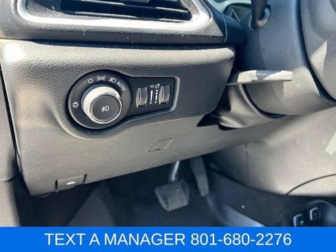 Used 2018 Chrysler Pacifica Touring-L Plus w/ Advanced Safetytec Group FWD image 19
