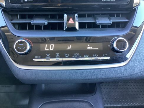 Used 2022 Toyota Corolla LE image 20