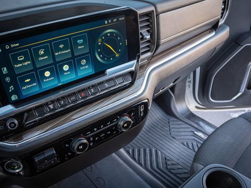 Used 2024 Chevrolet Silverado 2500 LT image 27