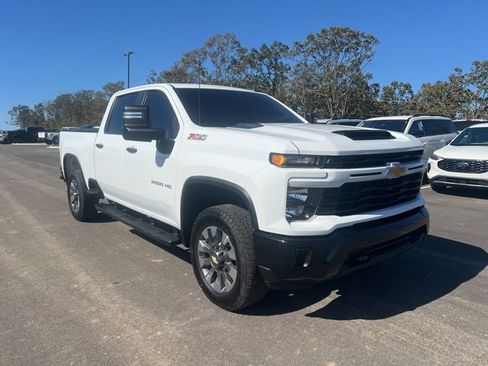 Used 2024 Chevrolet Silverado 2500 Custom w/ Custom Convenience Package image 4