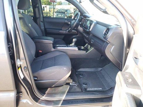 Certified 2018 Toyota Tacoma TRD Sport AWD/4WD image 9