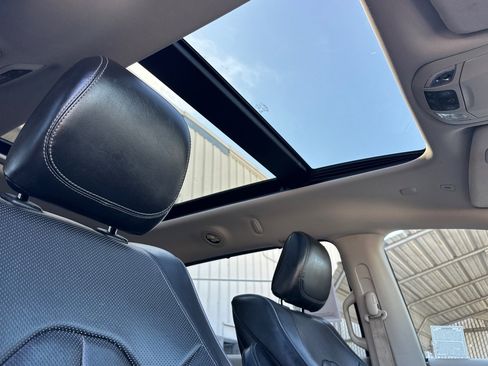 Used 2018 Chrysler Pacifica Limited image 19