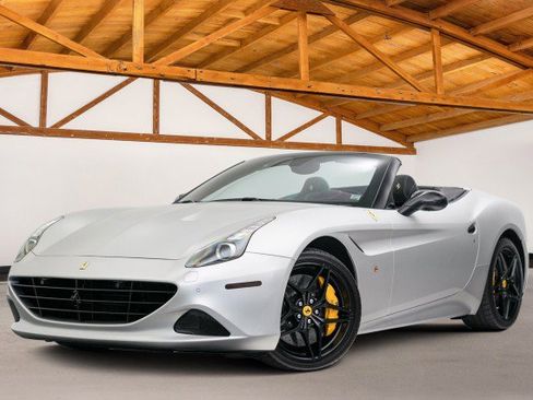 Used 2016 Ferrari California T image 1