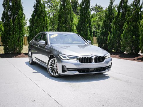 Used 2021 BMW 530i w/ Premium Package RWD image 2