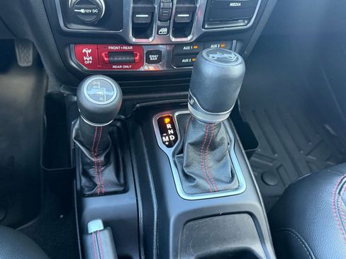 Used 2018 Jeep Wrangler Unlimited Rubicon image 18