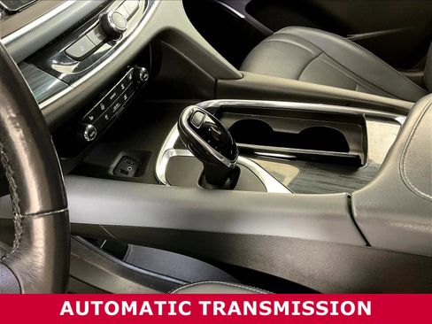 Used 2019 Buick Enclave Essence FWD image 16