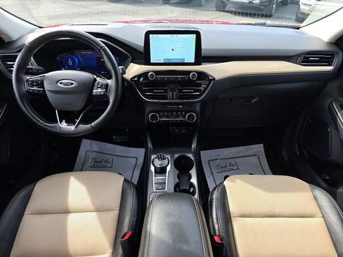 Used 2022 Ford Escape Titanium w/ Titanium Elite Package AWD/4WD image 3