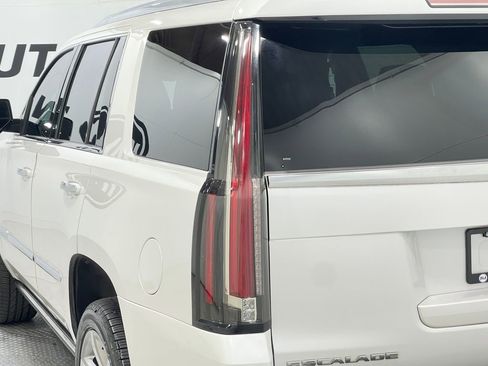 Used 2018 Cadillac Escalade Premium Luxury image 39